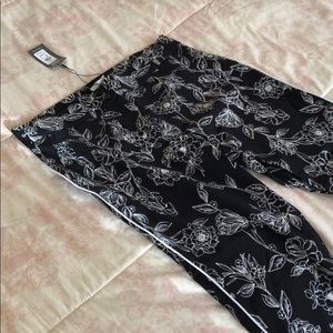 Very stretchy and comfortable flower print pants